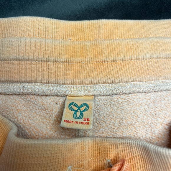 2 for 20$ TNA Aritzia OG Short Shorts - beautiful peach 🍑 colour - XS - Picture 8 of 9